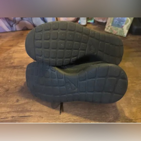 Nike trainers - Picture 3 of 3